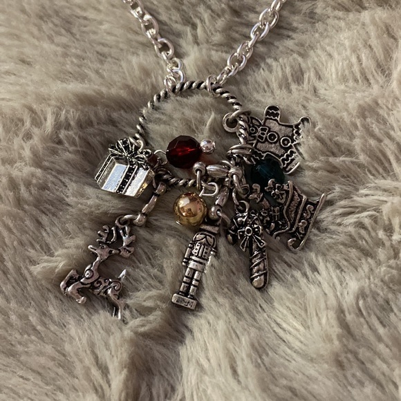 SILVER CHRISTMAS NECKLACE NEVER WORN - Picture 2 of 3